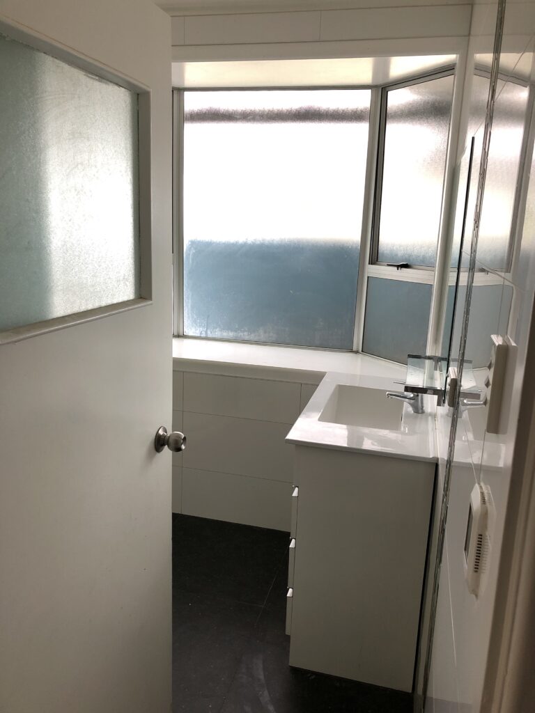Bathroom photo(1)