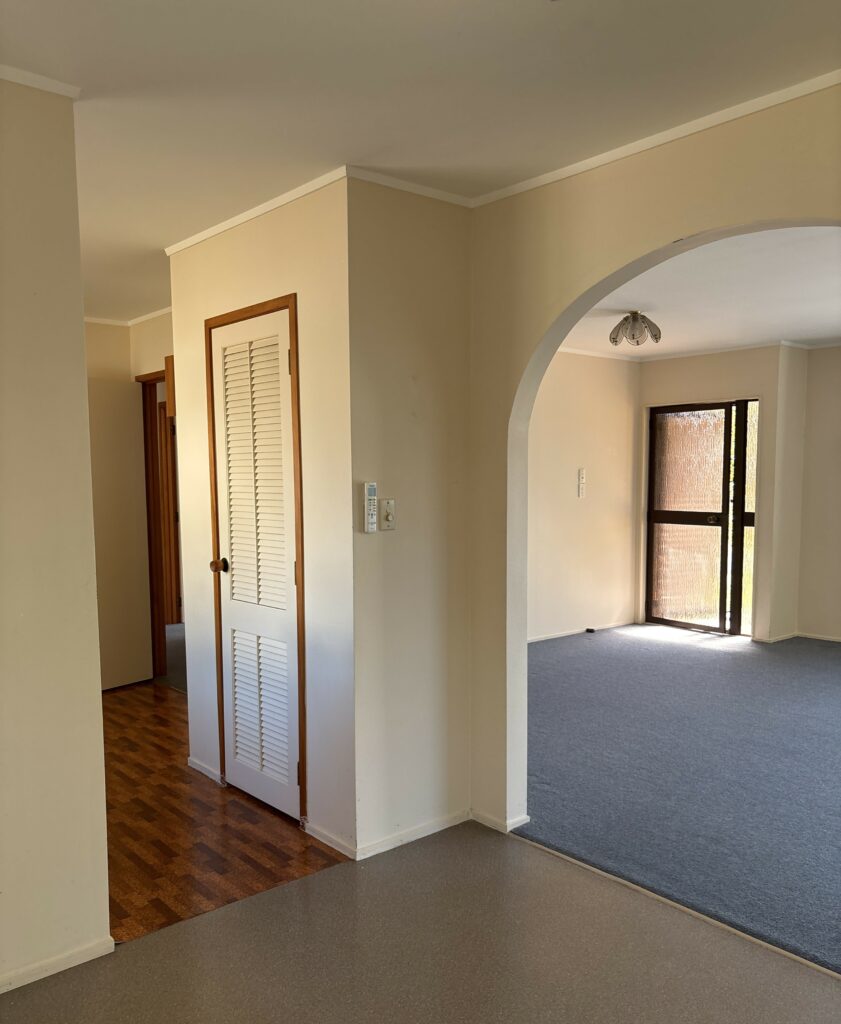 Dining room photo (1)